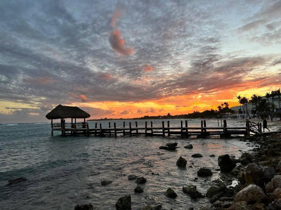 3 Bedroom Luxury Condo Next To Beach & Pools, Ac And Internet アクマル エクステリア 写真